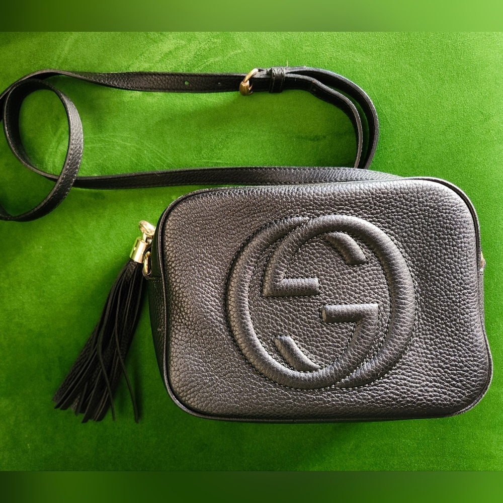 Gucci- Small Soho Disco in Black Pebbled Calfskin